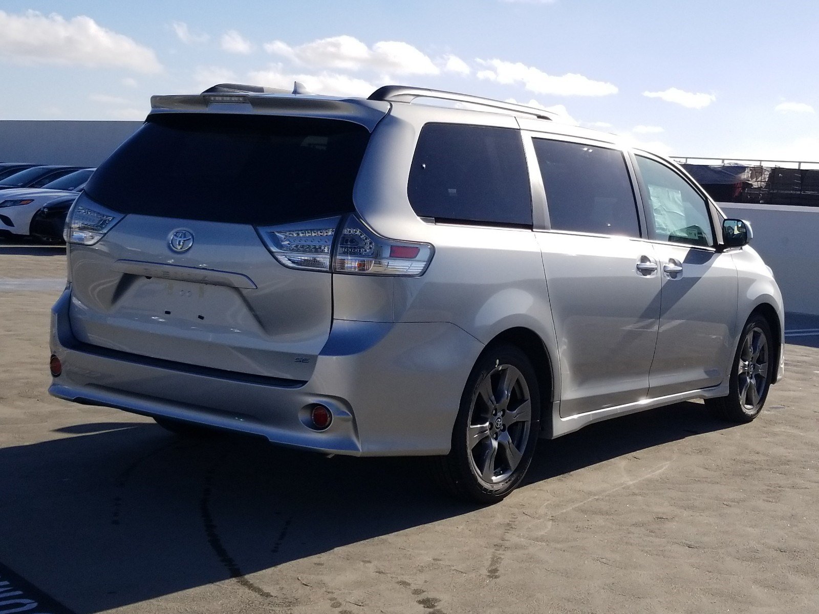 Toyota sienna 2019 размеры